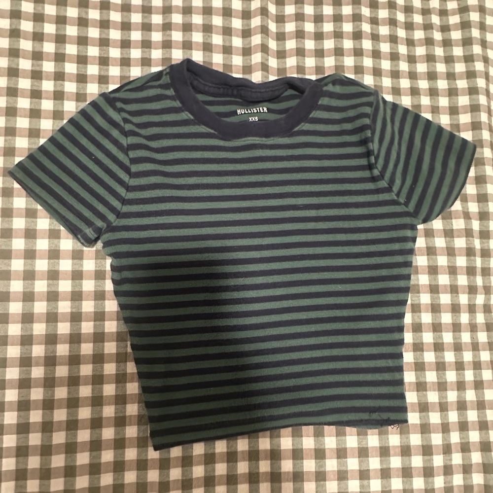 Hollister Women’s XXS Navy and Forest Striped Baby Tee